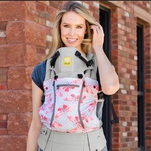 🦋 lillebaby all seasons butterfly print carrier